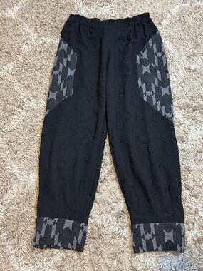 NWT Prisa Black Textured Lantern Style Pants with Gray Panels One Size